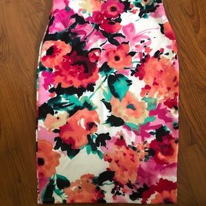 Stretchy floral pencil skirt